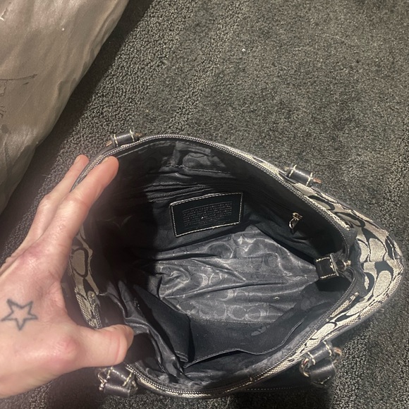 Small Coach purse - Picture 7 of 9